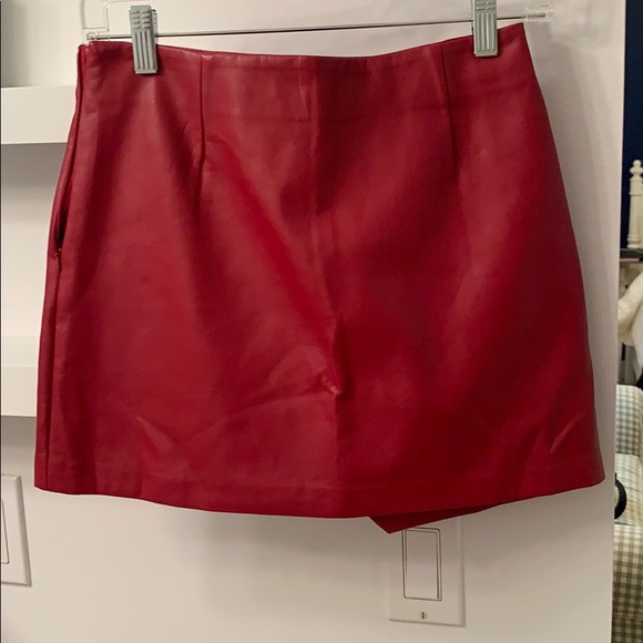 Red faux leather mini envelope skirt - Picture 2 of 2